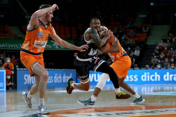 盲目模仿成 盲目模仿成